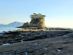 양어장 주변 해안의 전경