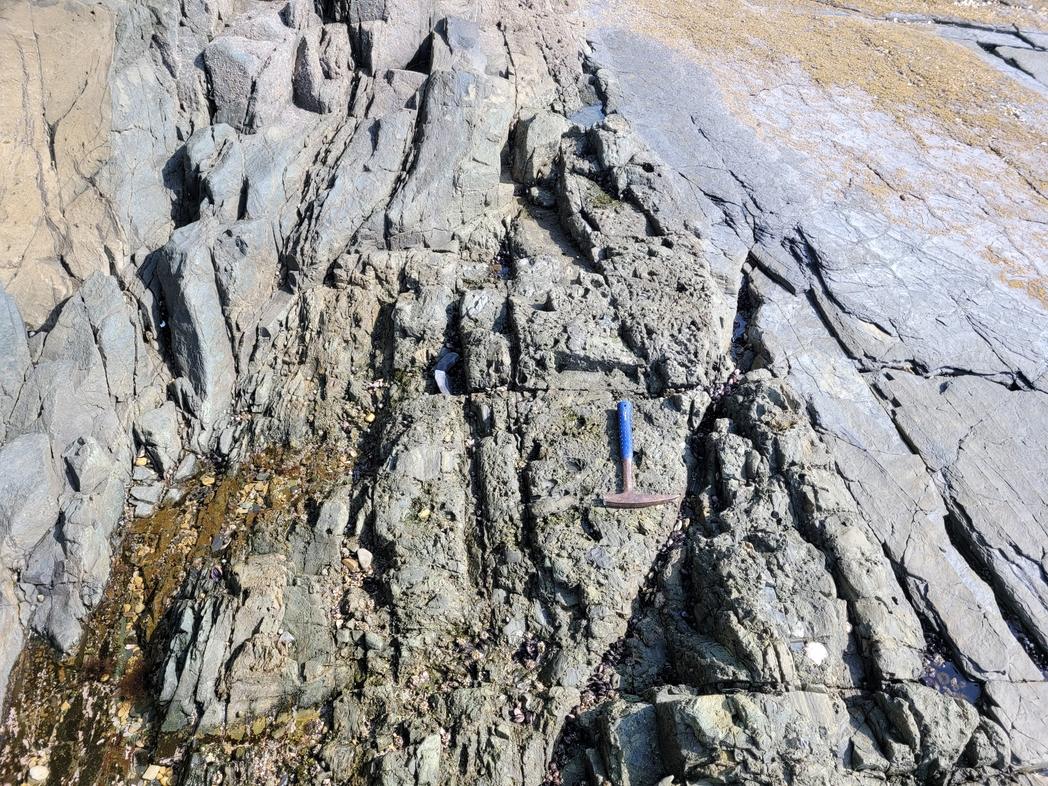 중성 암맥 경계의 페퍼라이트