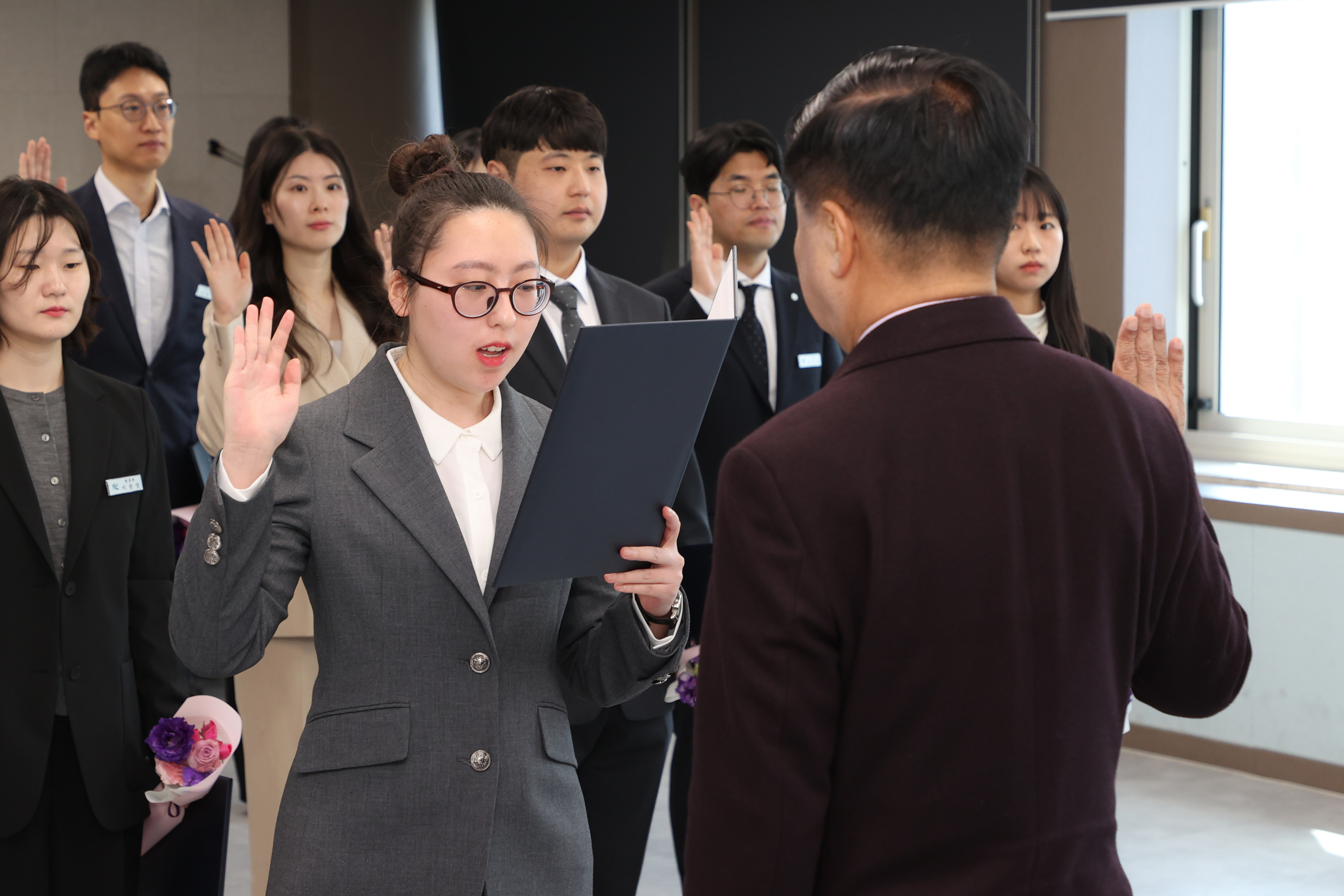3월 24일 신규공무원 임용장 수여식 썸네일