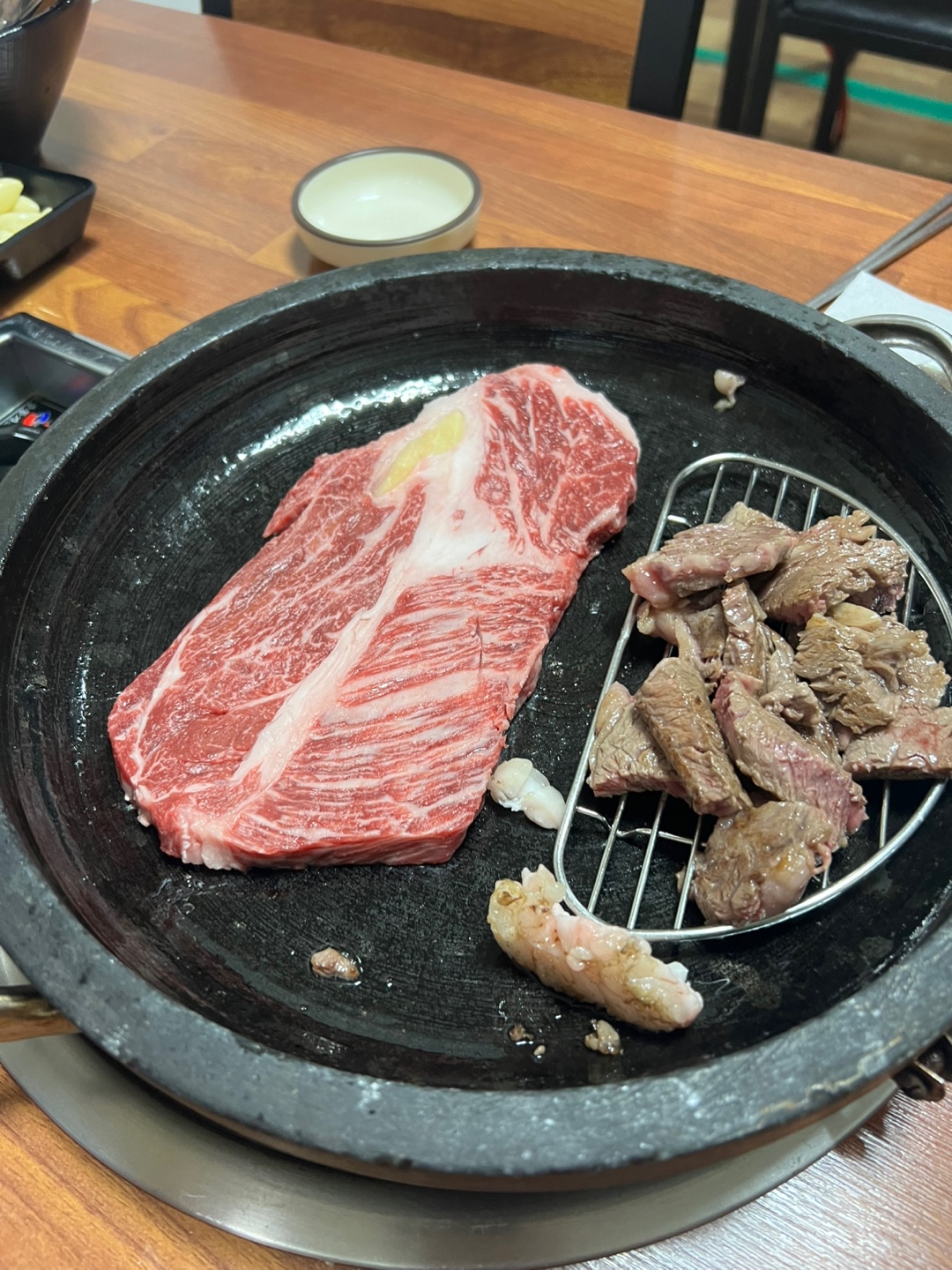 암소한우전문점 봄날 정육식당 관련자료