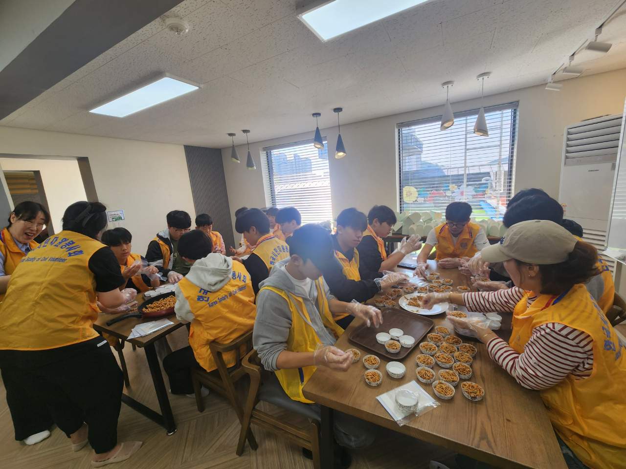 철성중학교 샤프론봉사단 - 학생과 학부모가 함께한 수제강정 나눔활동 관련자료