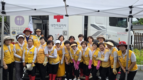 산청군 수해복구현장 따뜻한 한끼 식사지원 봉사활동 펼쳐 관련자료